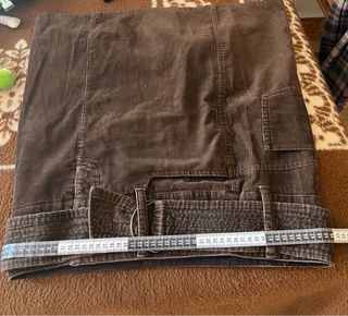 Falda marrón pana con cinturón