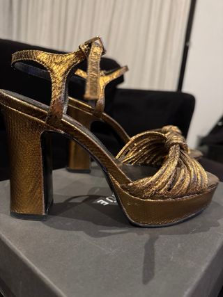 Sandalias Uterqüe Piel Bronce Talla 37