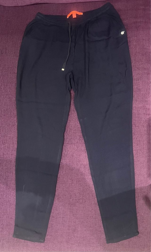 Pantalones azules largos