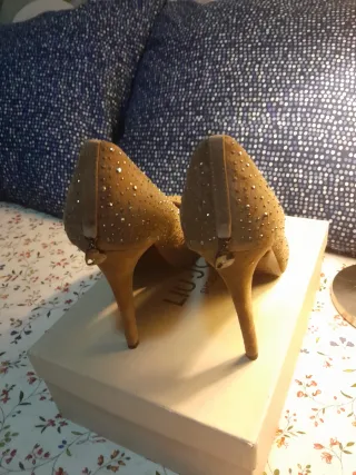 Zapatos Liu Jo Tacón Alto Beige y Dorado