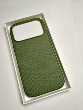 Apple Custodia intrecciata tecnica con MagSafe per iPhone 17 Pro Verde