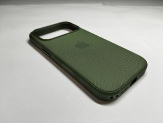 Apple Custodia intrecciata tecnica con MagSafe per iPhone 17 Pro Verde