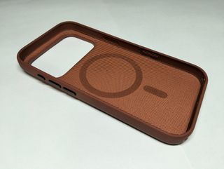 Apple Custodia intrecciata tecnica con MagSafe per iPhone 17 Pro - Siena