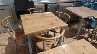 Conjunto mesas y sillas para bar