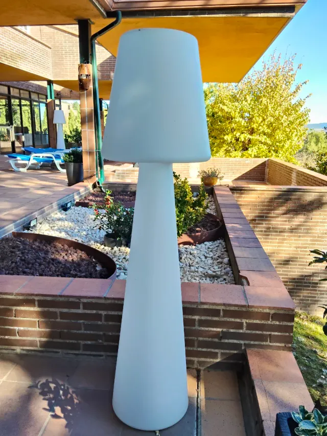 Lámpara de exterior blanca