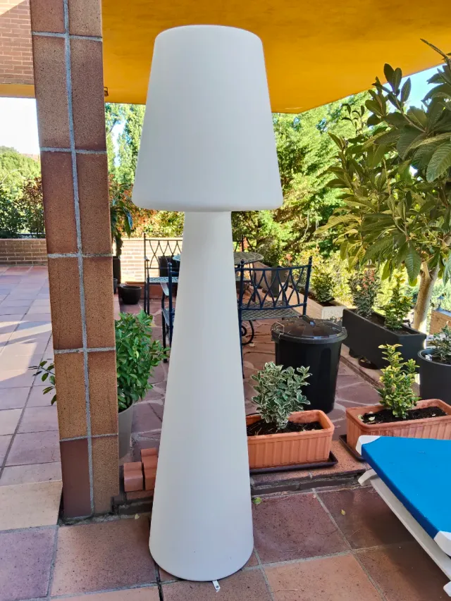 Lámpara de exterior blanca