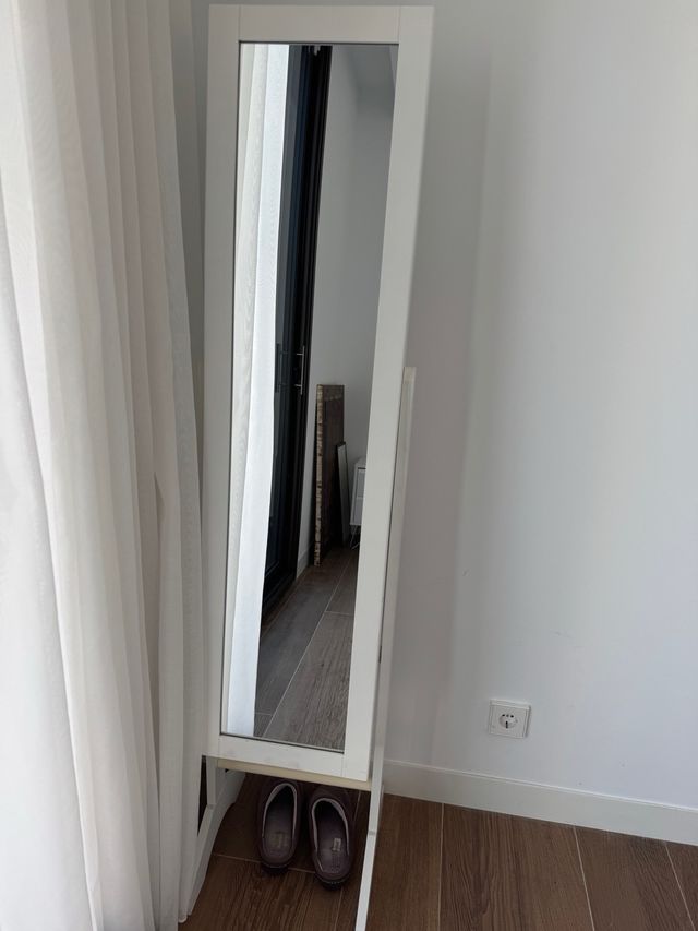 Espejo cuerpo entero con joyero