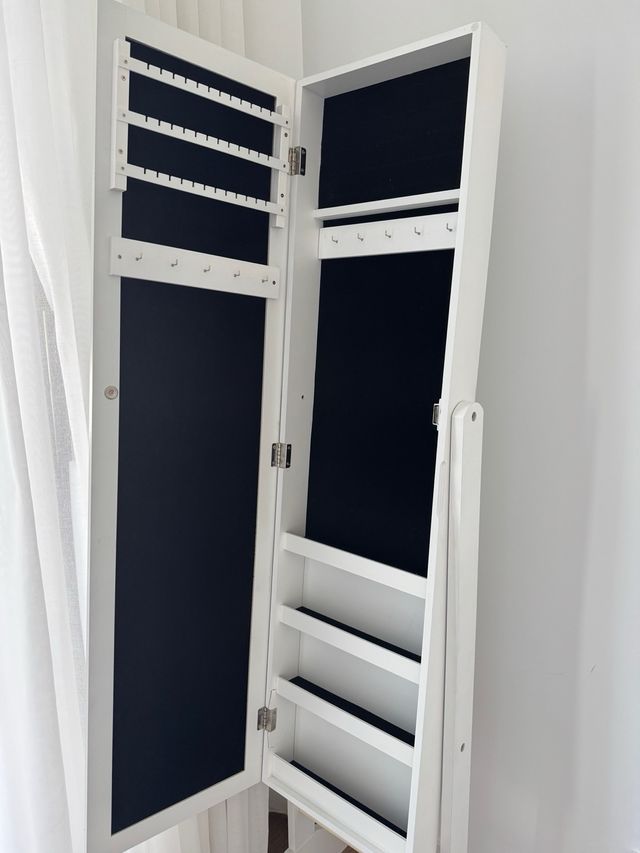 Espejo cuerpo entero con joyero