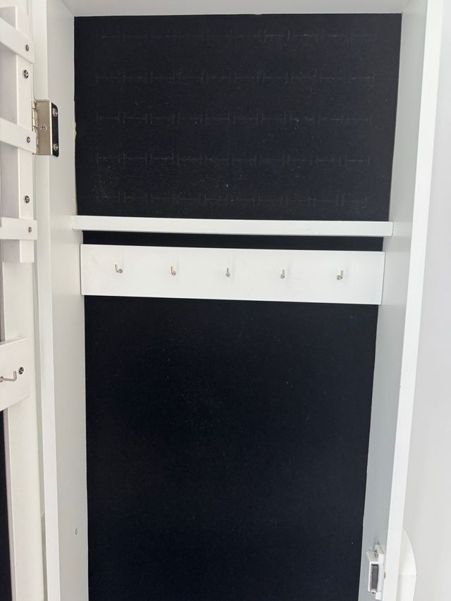 Espejo cuerpo entero con joyero