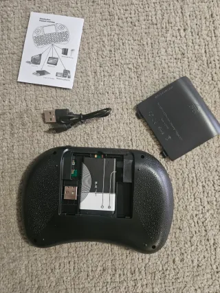 Mini Teclado Inalámbrico con Touchpad