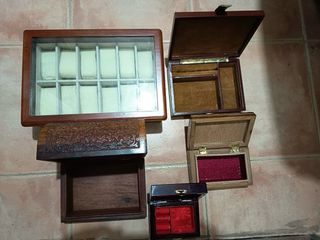 Conjunto de 5 joyeros de madera