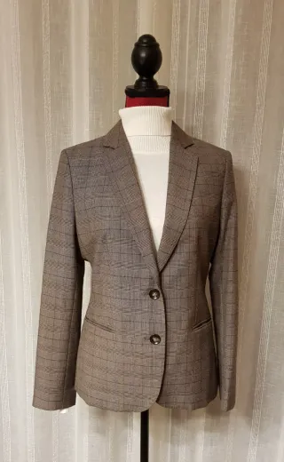 Traje de chaqueta gris y azul