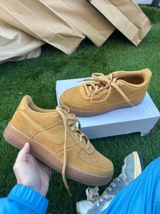 Nike Air Force 1 LV8 Beige/Marrón