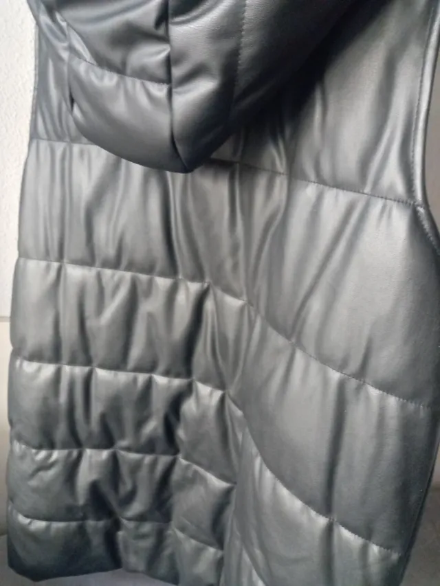 Chaleco Zara polipiel negro