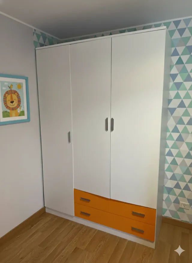 Armario infantil 3 puertas y 2 cajones
