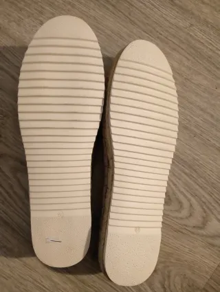 Alpargatas Alma en Pena Beige y Doradas