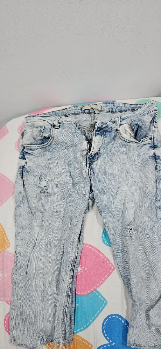 Jeans desgastados azul claro