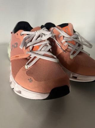 Tenis On Cloudflyer Mujer Naranja/Rosa