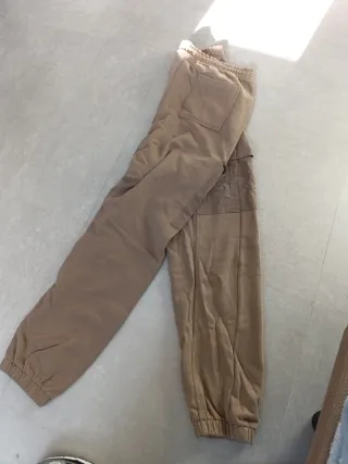 Pantalón jogger Zara marrón