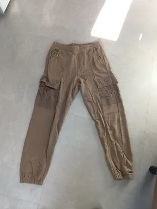 Pantalón jogger Zara marrón