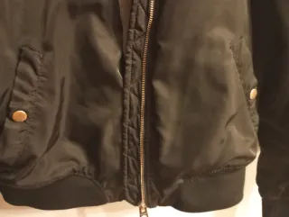 Bomber de raso negro