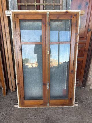 Ventana de madera cristalera.