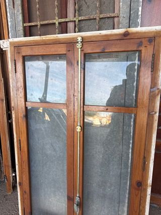 Ventana de madera cristalera.