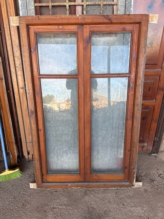 Ventana de madera cristalera.