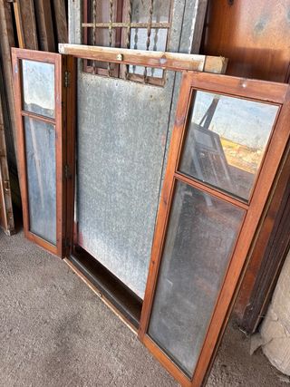 Ventana de madera cristalera.