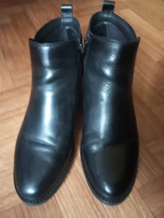 Botines de piel negros