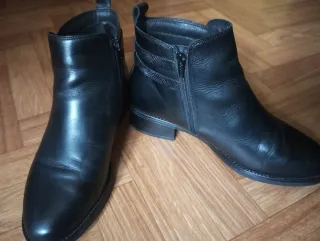 Botines de piel negros