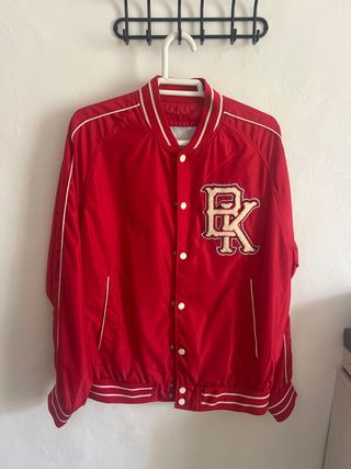 Chaqueta Roja Estilo Universitario