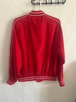 Chaqueta Roja Estilo Universitario