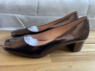 Zapatos de tacón marrones