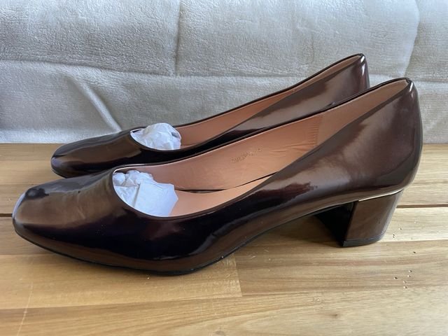 Zapatos de tacón marrones