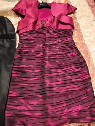 Vestido de fiesta fucsia y negro