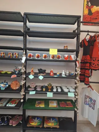 Estantería de hierro para pared