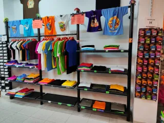 Estantería de hierro para pared