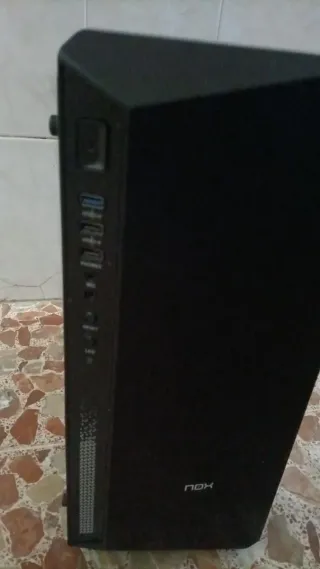 Caja Gaming Negra vacía