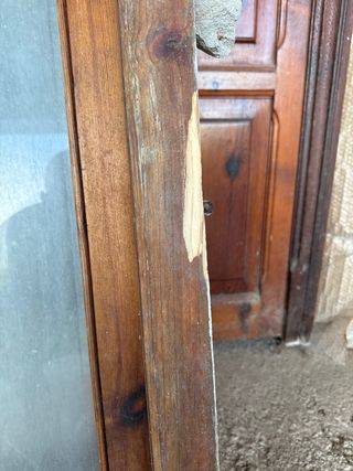 Ventana de madera con cristales.