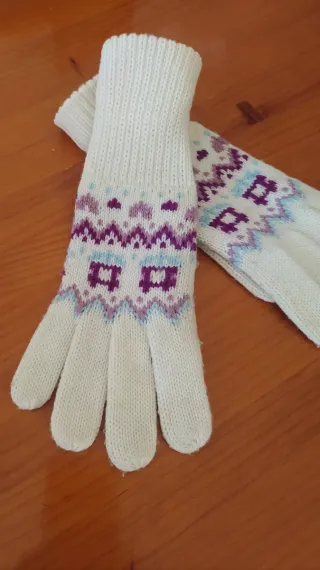 Guantes de lana blancos con estampado