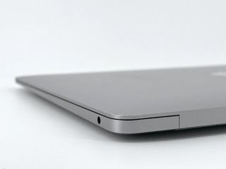 MacBook Air 13" (2019) Intel Core i5 1.6GHz 2 núcleos - SSD 128GB - RAM 8GB - Gris Espacial