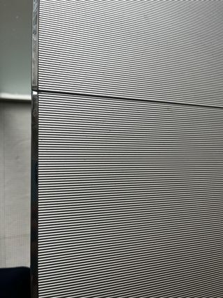 Mesa alta con 2 taburetes