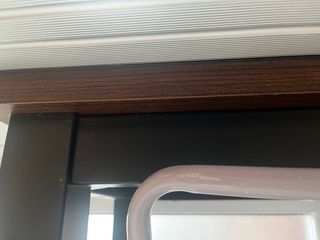 Mesa alta con 2 taburetes