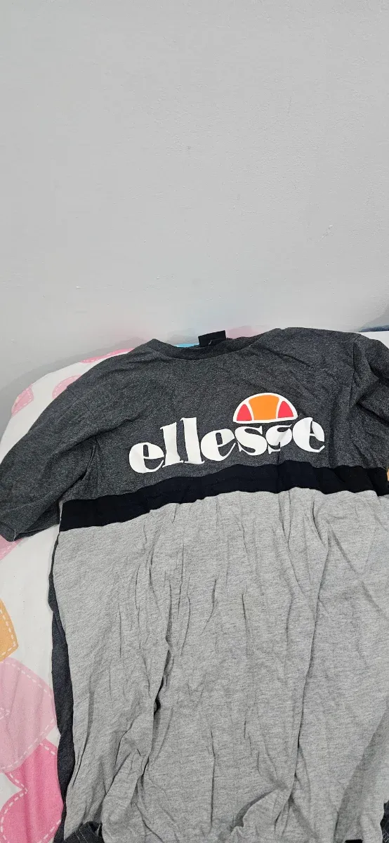 Camiseta Ellesse Gris y Negra