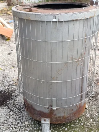 Estufa de leña metálica