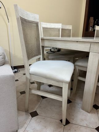 Mesa de comedor extensible y 6 sillas