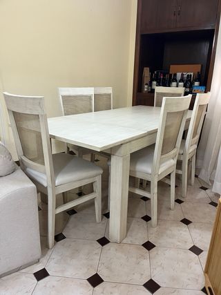 Mesa de comedor extensible y 6 sillas
