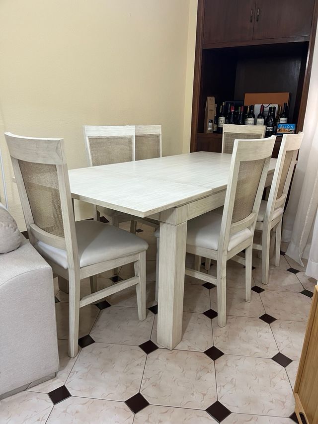 Mesa de comedor extensible con 6 sillas