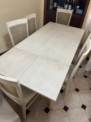 Mesa de comedor extensible y 6 sillas